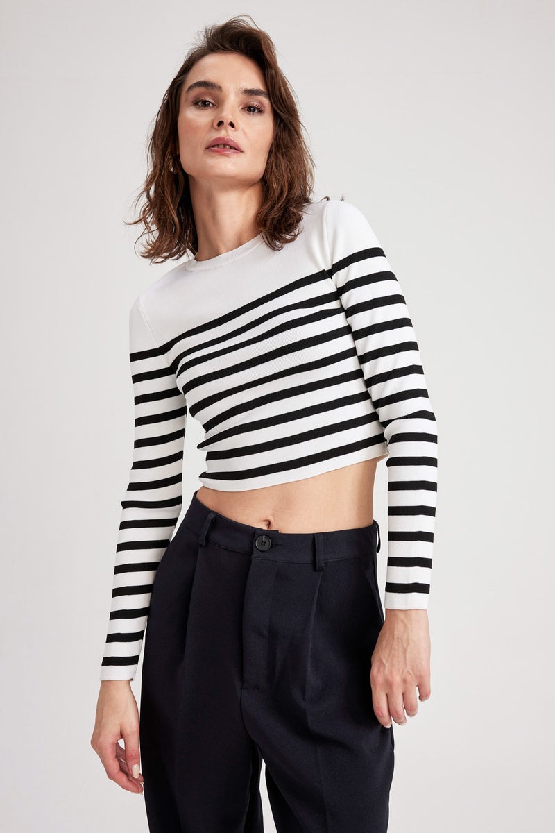 DeFacto Woman Slim Fit Crew Neck Striped Crop Pullover - Image 2