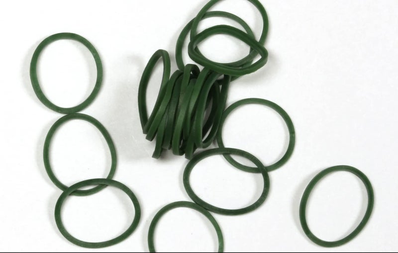 Rainbow Loom أشرطة مطاطية داكنة خضراء من Rainbow Loom® مع 24 مشبك C (600 قطعة) - Image 2