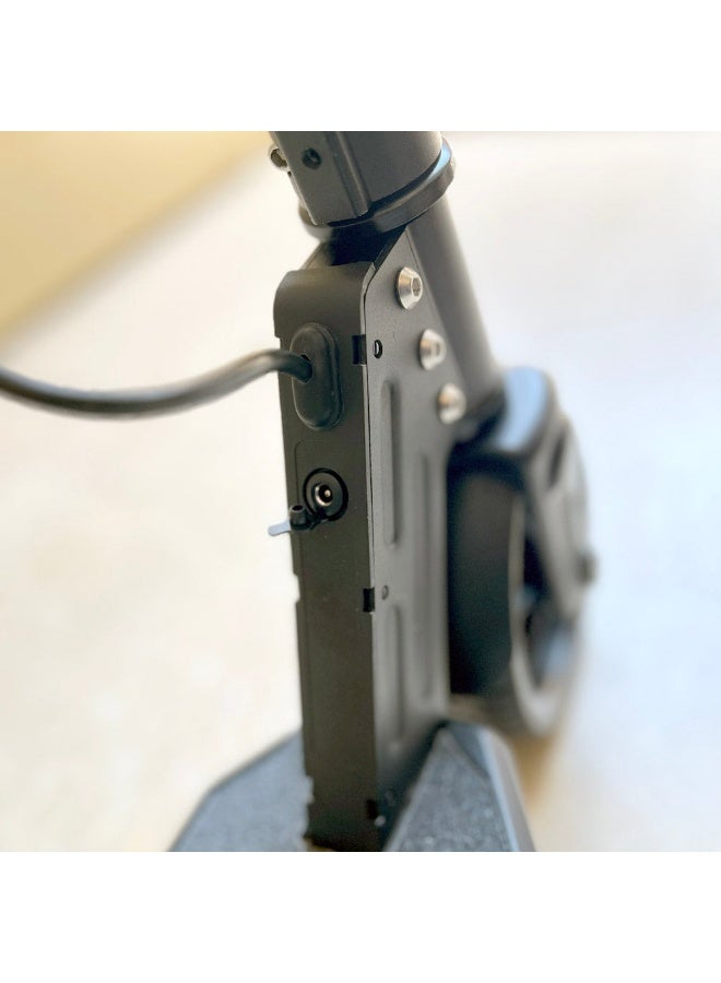 Crony سكوتر كهربائي للأطفال CRONY S31 – محرك 130 واط، بطارية 21 فولت / 2.5 أمبير، إطار ألمنيوم قابل للطي + أضواء LED RGB على السطح - أسود - Image 3