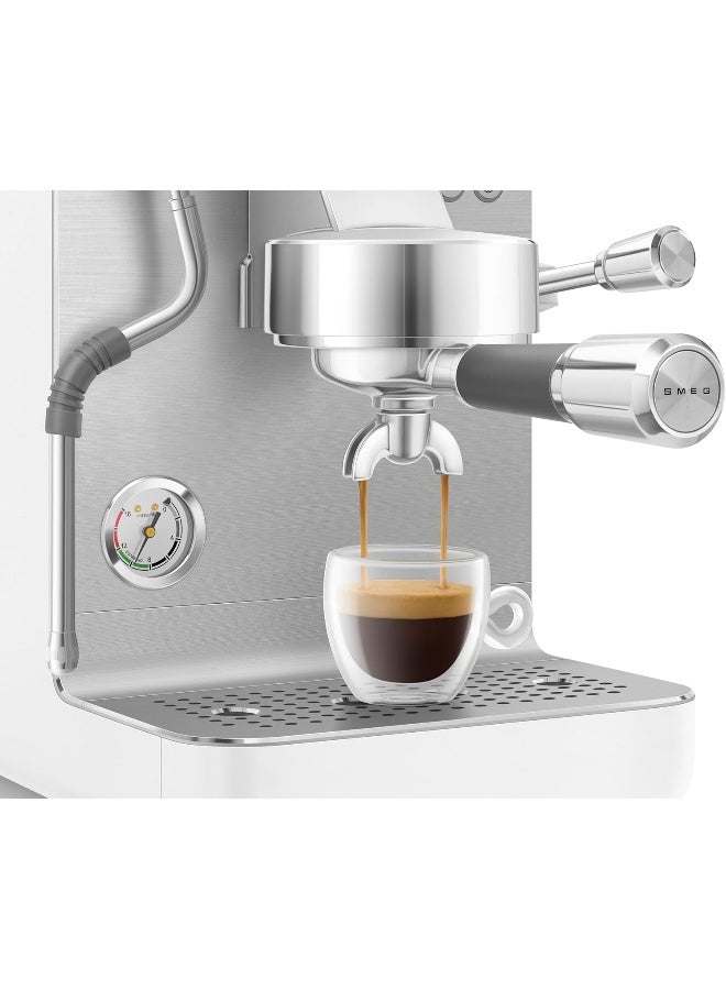 smeg Mini Pro Espresso Machine Emc02Whmuk – Luxury Italian Design, 15-Bar Professional Pressure, Barista-Grade Espresso Maker, Compact & Elegant, 2.4 L EMC02WHMUK WHITE MATT - Image 5