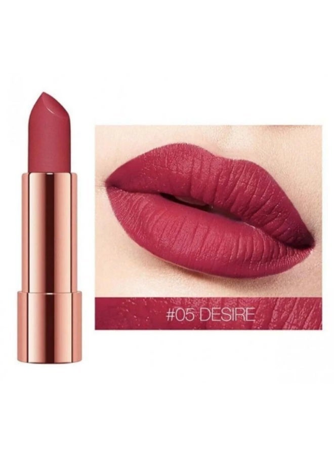 O.TWO.O Spoon Gold Brocade Velvet Lipstick 05 Desire - 4g - Image 2
