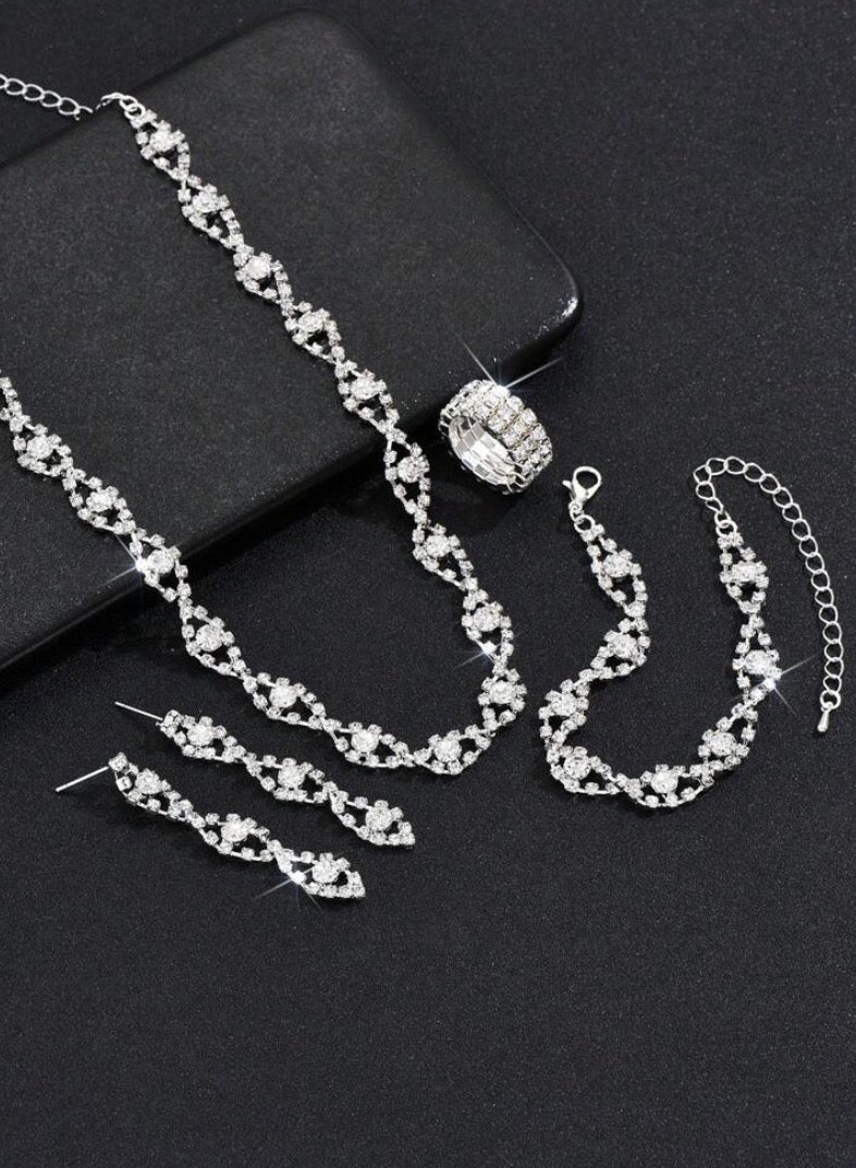 جوليري بالاس طقم اكسسوارات نسائي أنيق مكون من سلسال وحلق اذن واسوارة وخاتم مرصع بالزركون عالي الجودة - Image 4
