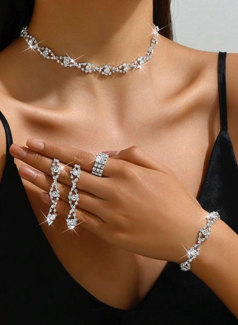 جوليري بالاس طقم اكسسوارات نسائي أنيق مكون من سلسال وحلق اذن واسوارة وخاتم مرصع بالزركون عالي الجودة - Image 3