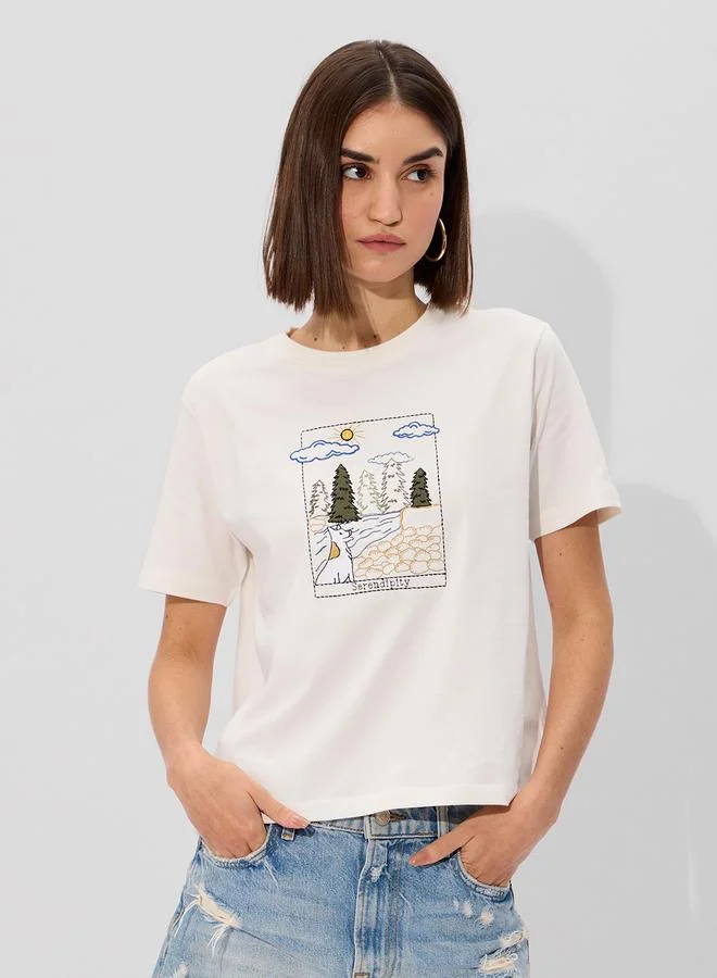 ذا سوليد ستور تيشيرت مطرز بقصة مريحة