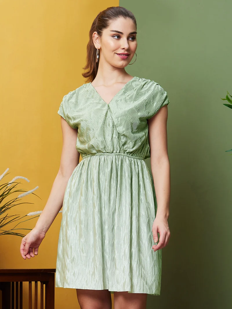 جلو باص فستان نسائي بقصة ضيقة وواسعة بياقة على شكل حرف