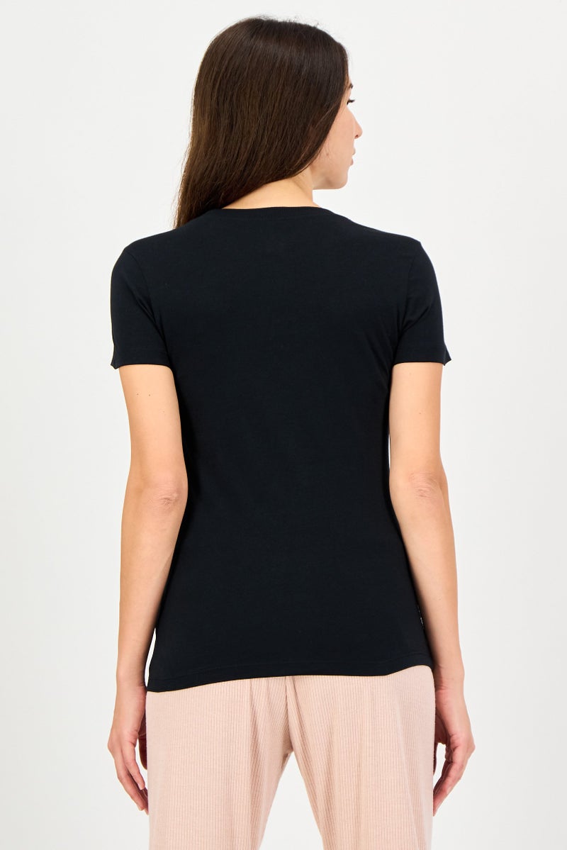 Nike تي شيرت تدريب قصير الأكمام للنساء بتصميم نحيف، أسود - Image 4