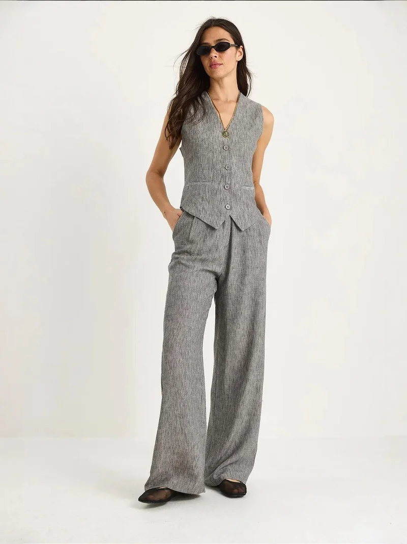 بيانكو لوتشي LUCCI V-neck Vest and Wide Leg Pants Two-Piece Coord Set