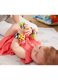 لاماز مجموعة جوارب Gardenbug Baby Foot Finder ومجموعة خشخيشة المعصم ألعاب التطوير الحسي ومستلزمات الأطفال حديثي الولادة  - Image 3