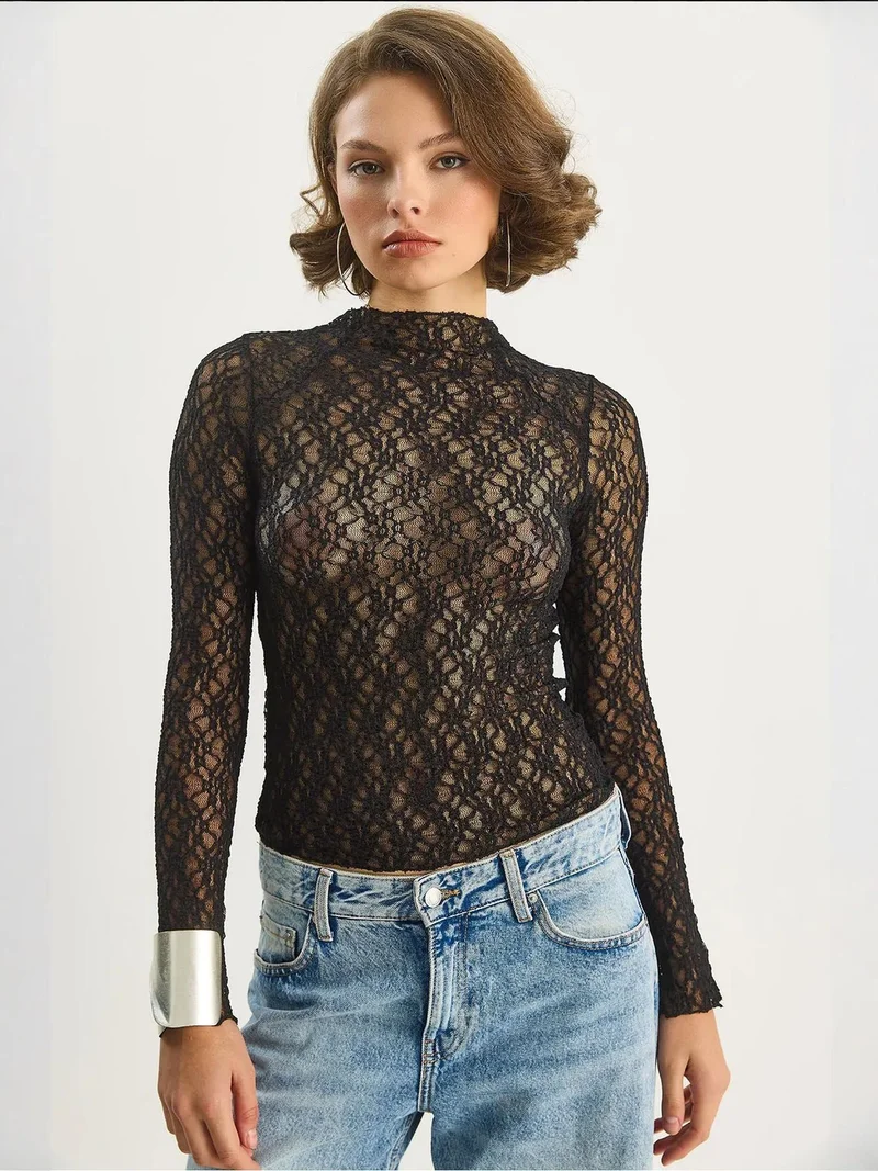 بيانكو لوتشي بلوزة برقبة نصف عالية من الدانتيل من لوتشي