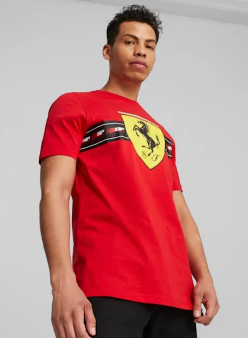 سكوديريا فيراري تيشيرت رجالي من بوما بتصميم شعار سكوديريا فيراري الكبير