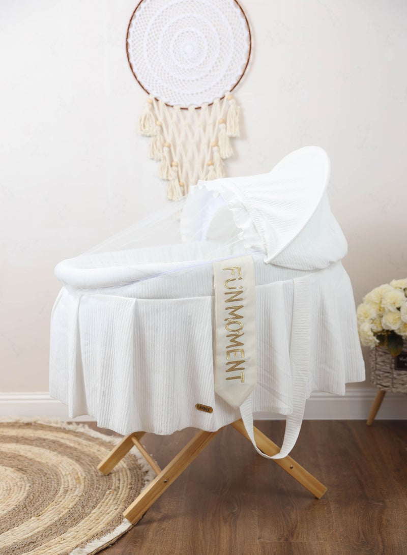 لحظة مرح مهد سلة موسى لون ابيض مع حامل خشبي قابل للطي - Image 1