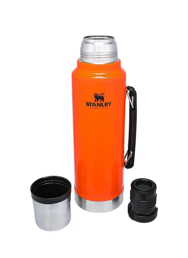 ستانلي Stanley Classic Legendary Bottle 1L / 1.1QT Blaze Orange â€“ BPA FREE Stainless Steel Thermos | Keeps Cold or Hot for 24 Hours | Leakproof Lid Doubles as Cup | Dishwasher Safe | Lifetime Warranty