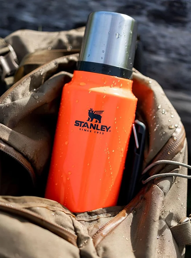 ستانلي Stanley Classic Legendary Bottle 1L / 1.1QT Blaze Orange â€“ BPA FREE Stainless Steel Thermos | Keeps Cold or Hot for 24 Hours | Leakproof Lid Doubles as Cup | Dishwasher Safe | Lifetime Warranty