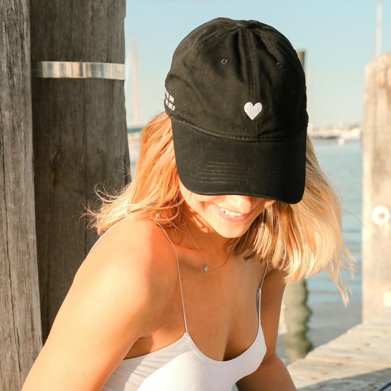 Atticus قبعة أبي شعر أتيكوس، أحبها لكن اتركها حرة - قبعة بيسبول قطنية عصرية للصيف للفتيات مع مشبك مخصص، حجم قابل للتعديل (أسود، قلب) - Image 4