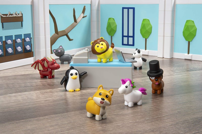 Roblox Celebrity Collection - Adopt Me: Pet Store Deluxe Playset [Includes Exclusive Virtual Item] - Image 5
