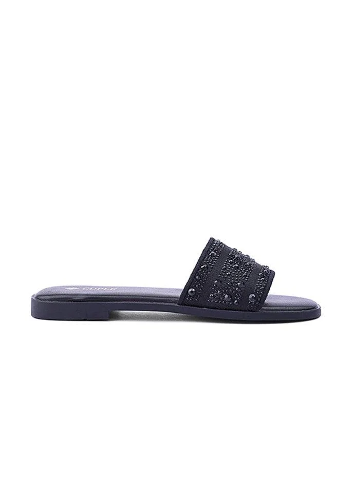 Cuple Casual flat slippers perfect for relaxed days.