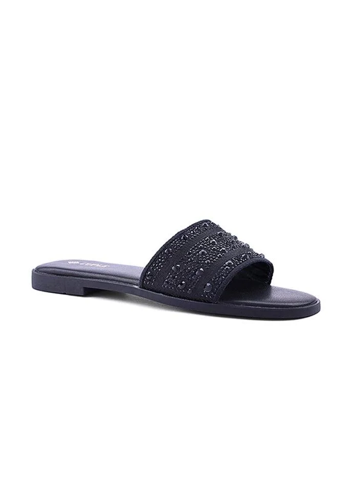 Cuple Casual flat slippers perfect for relaxed days.