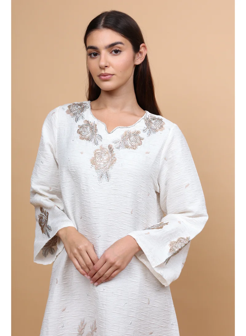 اكسا جلابية كلاسيكية مزينة بالكريستال الزهري