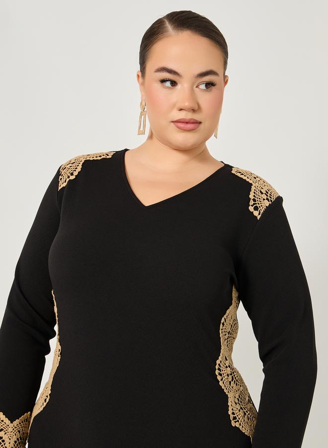 Styli Plus Size Lace Insert V Neck Bodycon Midi Dress - Image 4
