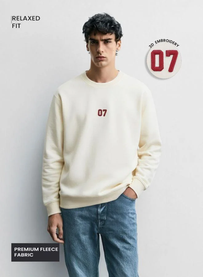 شركة المرآب الهندية Men Relaxed Fit Embroidered Crew Neck Full Sleeves Sweatshirt