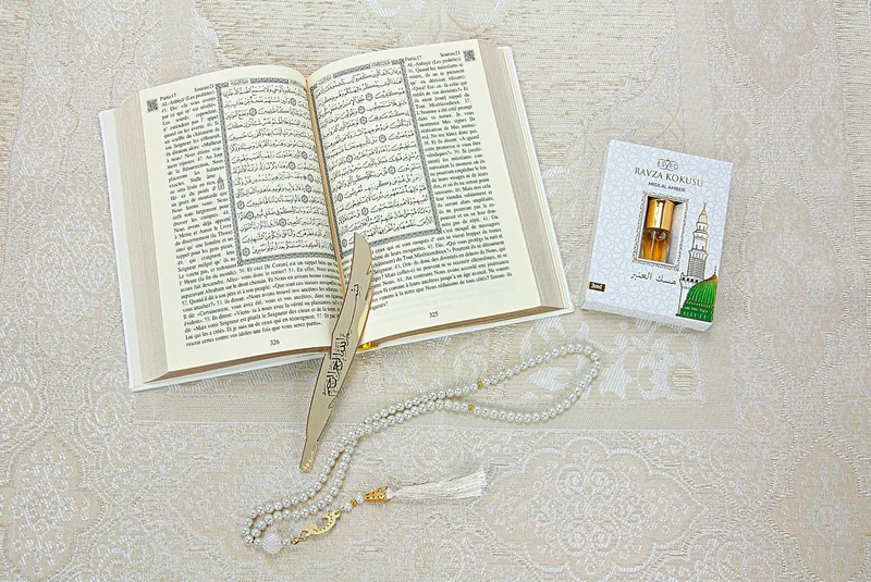 ايهفان اونلاين Ihvan Online French Medina Calligraphy Quran and Prayer Rug Set White
