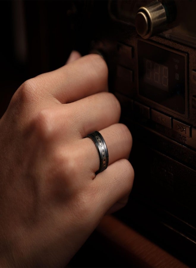 King Will خواتم كينغ ويل للرجال باللون الأسود 8 مم حافة مائلة مصقولة من التنجستن مطلية بالذهب مع إدخال ثلاثي الخطوط المنسوجة لخاتم الزفاف مريح، مقاس 13 - Image 4