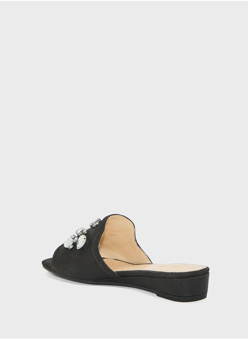 NINE WEST Tuchi Slides