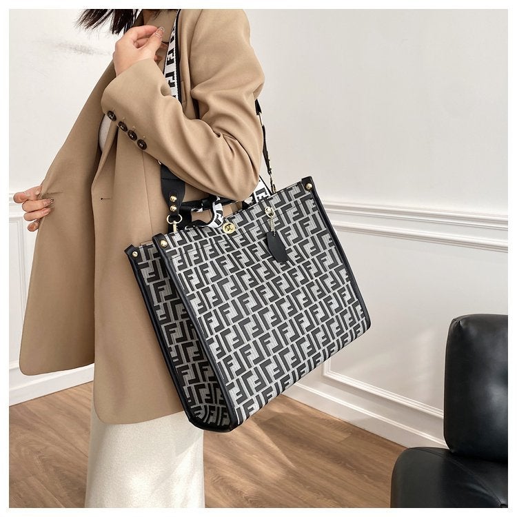 Fendi Sunshine Medium Brown FF jacquard Fabric Shopper Bag Camera bag Tote bag Camera bag - Image 1