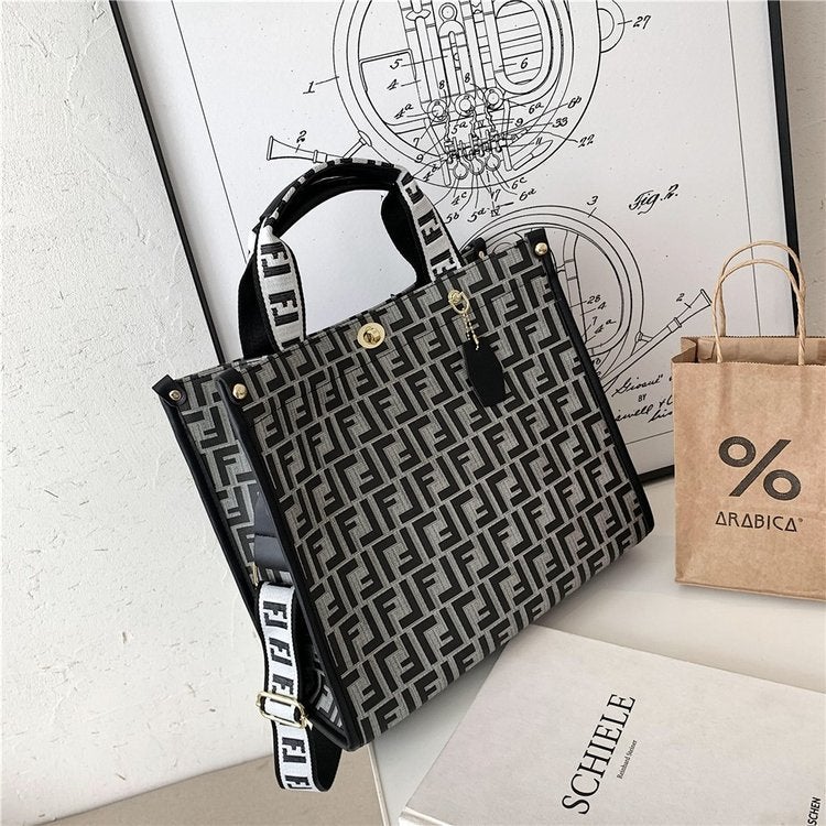 Fendi Sunshine Medium Brown FF jacquard Fabric Shopper Bag Camera bag Tote bag Camera bag - Image 4