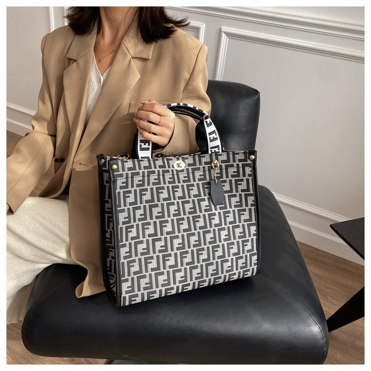 Fendi Sunshine Medium Brown FF jacquard Fabric Shopper Bag Camera bag Tote bag Camera bag - Image 2