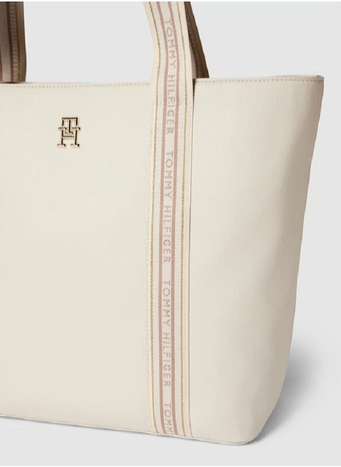 Tommy Hilfiger Plus Tommy Hilfiger Shopper with label details  - Image 4