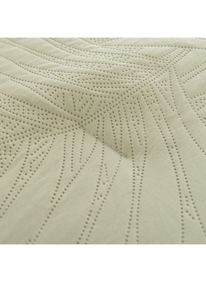 هوم توبيا طقم لحاف فاخر كينج سايز 6 قطع من HOMETOPIA مقاس 264×229 سم – تصميم بنقشة بارزة، قماش ناعم وقابل للتهوية، مريح، مناسب لجميع الفصول، جودة عالية، مثالي للغرف المكيفة والمنازل في السعودية - Image 3