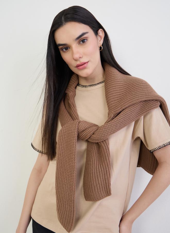 ستايلي تيشيرت قطن بتفاصيل خياطة بارزة - Image 1