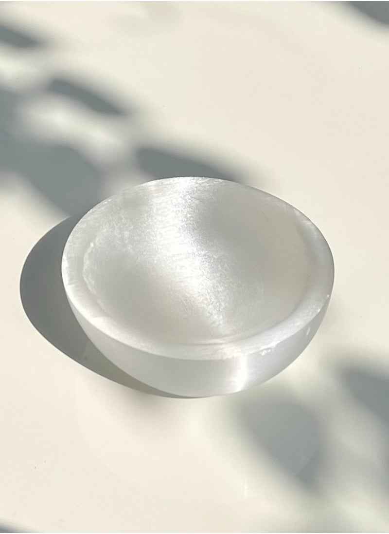 Generic - TheraLuma Hand-Carved White Selenite Bowl – 9 cm (3.5"), 10 cm (4"), 12 cm (4.7") | Natural Gemstone Dish for Serenity & Balance - Image 1