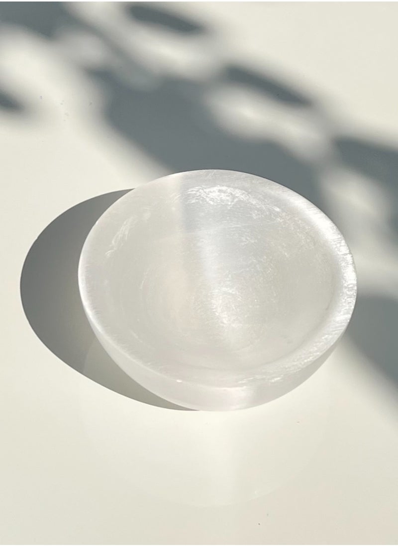 Generic - TheraLuma Hand-Carved White Selenite Bowl – 9 cm (3.5"), 10 cm (4"), 12 cm (4.7") | Natural Gemstone Dish for Serenity & Balance - Image 1