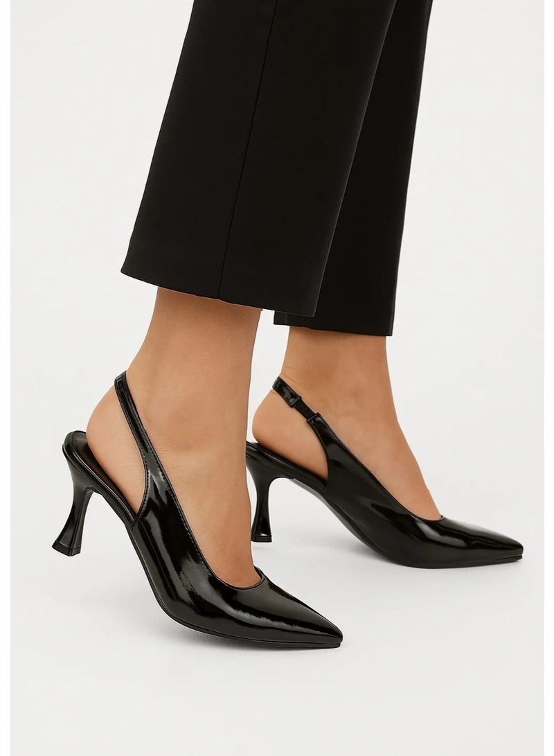 هيلز بكعب متوسط ارتفاع 5 سم  بتصميم مدبب من الأمام يمنحك إطلالة كلاسيك راقية C-103