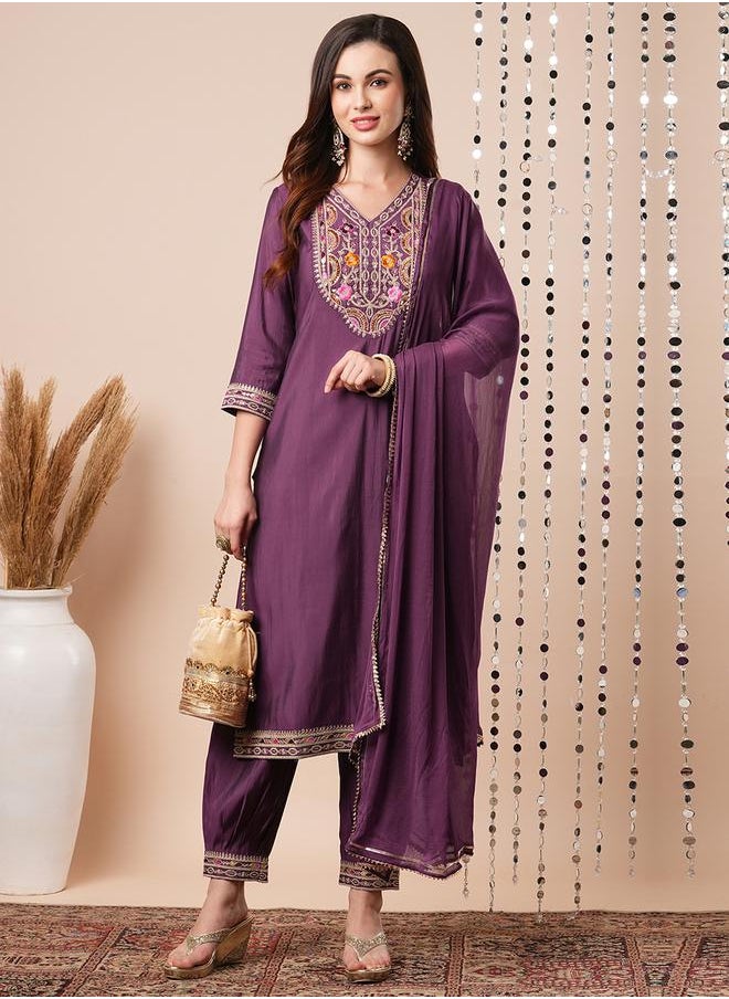 Sequined Floral Embroidered V-Neck Straight Kurta with Pants and Dupatta Set - pzsku/ZD0A2E1223848B9F25B87Z/45/1741119909/0104c4ef-860d-49a8-9c79-631f4de28f2f