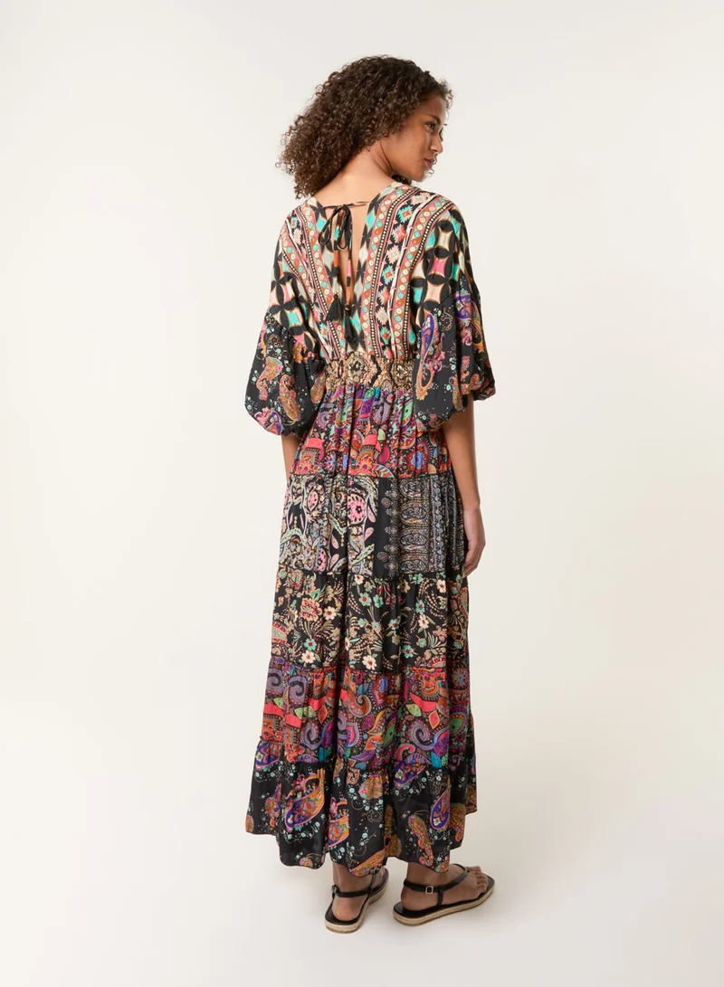 بلو فانيلا فستان بياقة على شكل حرف  متعدد الطبقات