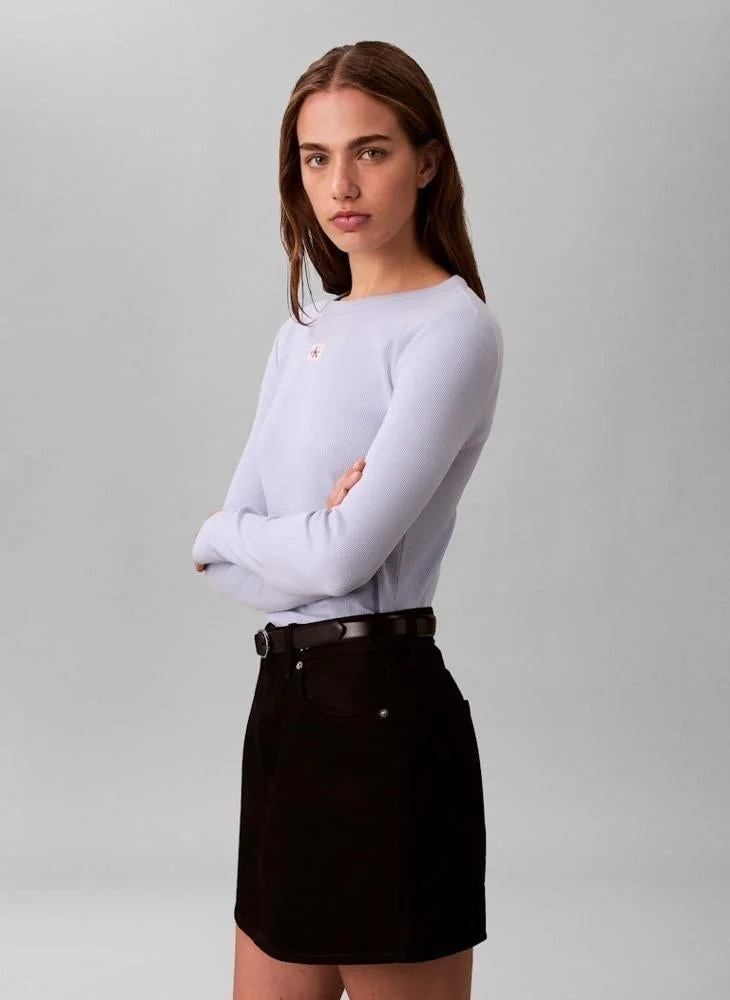 كالفن كلاين جينز تيشيرت بياقة دائرية مزين بشعار العلامة التجارية