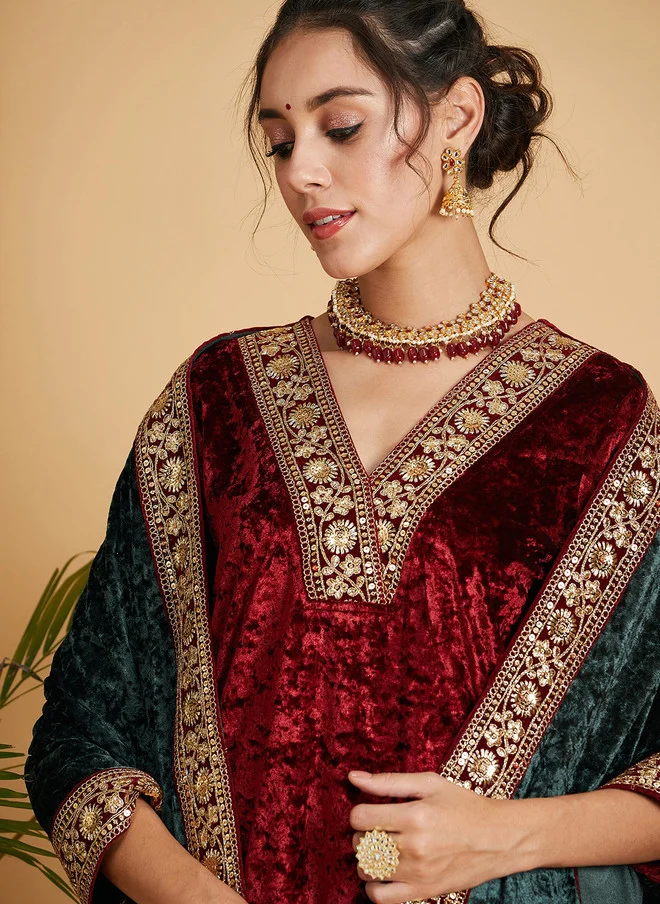 SASSAFRAS Velvet Sequinned Dupatta With Embellished Border For Women