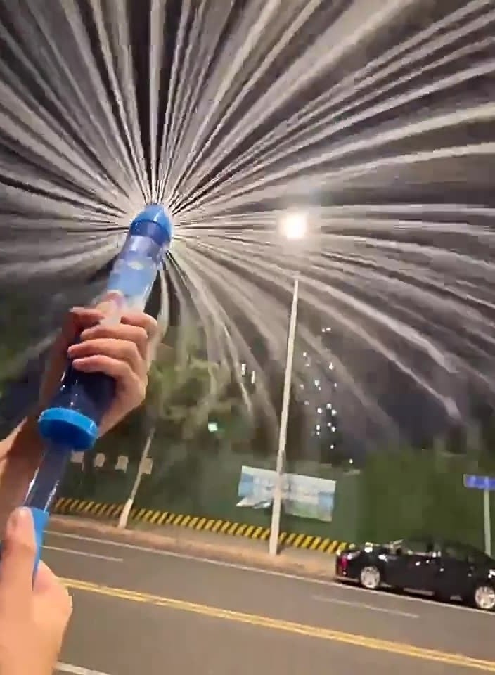 Firework Water Gun Toy, Children's Scatter Water Cannon, Water Fight, Spraying, Drifting, Pull-Out Style, Photo-Op Atmosphere, Surprise Prop.