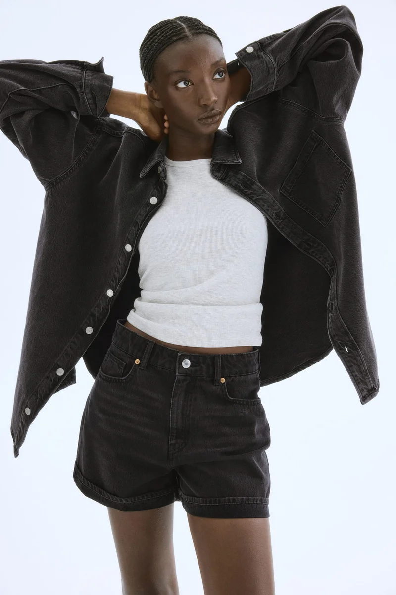 اتش اند ام شورت من الدينم بخصر عالٍ