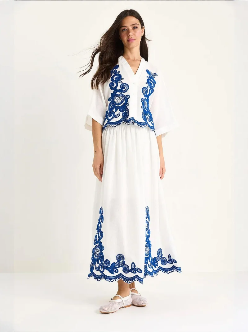 بيانكو لوتشي طقم قميص بأكمام ثلاثة أرباع وياقة على شكل حرف  مطرز وسروال واسع الساق من لوكسي