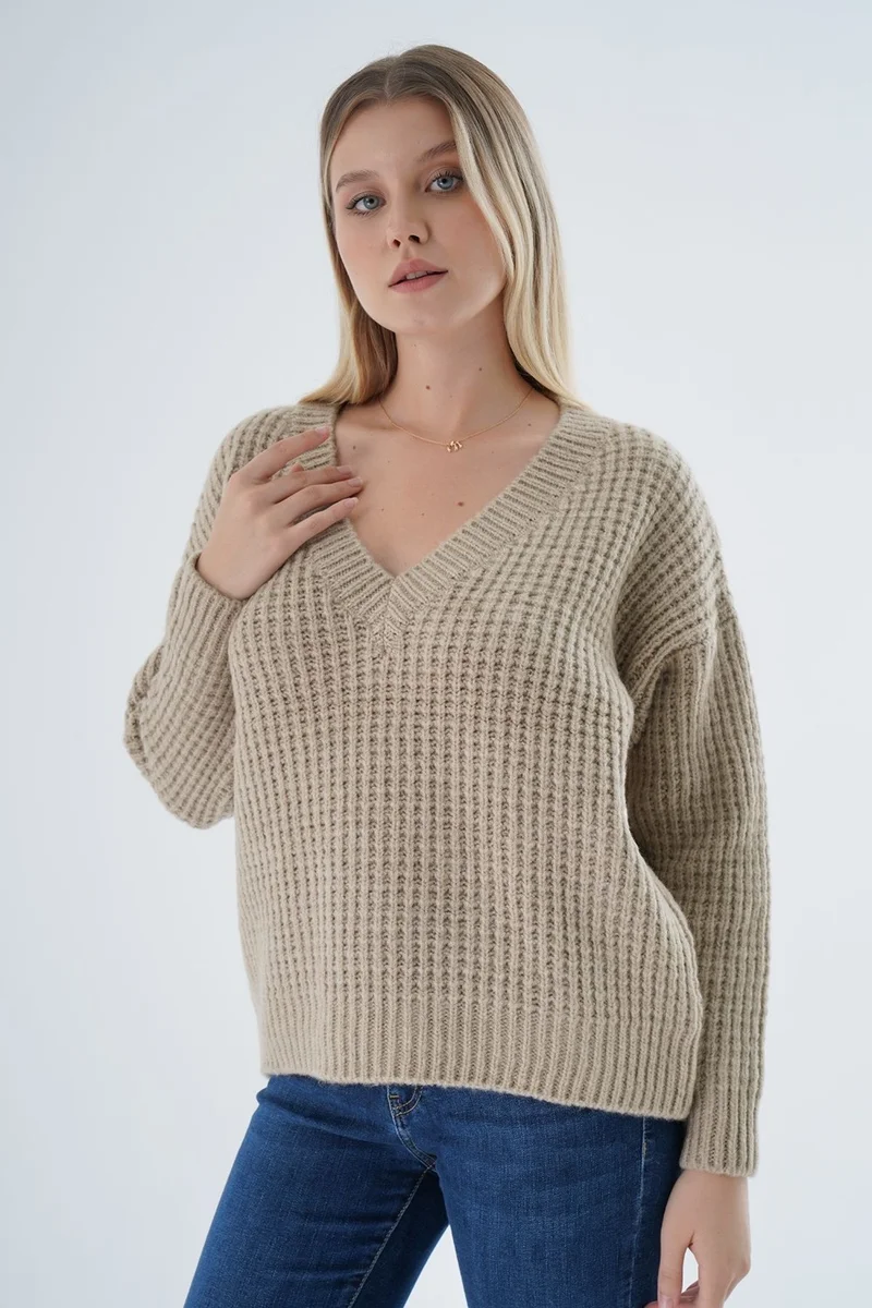 Trist Star Women Beige Oversize V Neck Nopen Selanik Knitting Wool Special Yarn Knitwear Knitted Sweater TRIST-6160