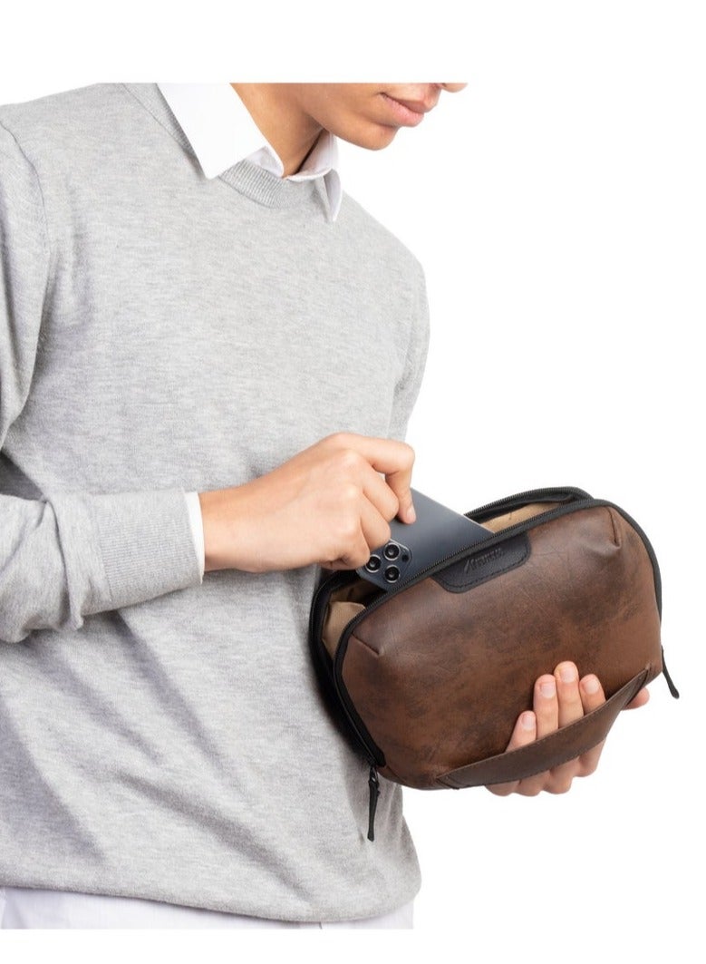ايه ار سابلاي Ar Tech Pro من Arij Bags | شنطة يد جلد منظمة، 11 قسم للتنظيم العملي، مبطنة من الداخل لحماية الهاتف والأغراض، تصميم عملي للاستخدام اليومي والتنقل (بني) - Image 3