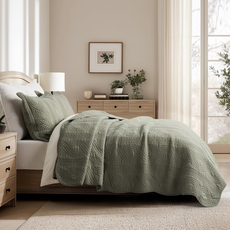 EVERGRACEHOME 100% Cotton Scallop Quilt Set, King Size 3 Piece Set â€“ Lightweight Bedspread with 2 Shams, Soft Prewashed Matelasse Coverlet for Cozy and Elegant Bedding, Olive Green - Image 3
