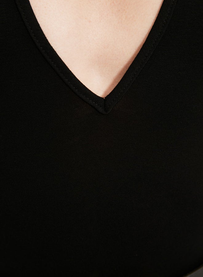 trendyol Black Deep V-Neck Snap Knit Bodysuit  - Image 4