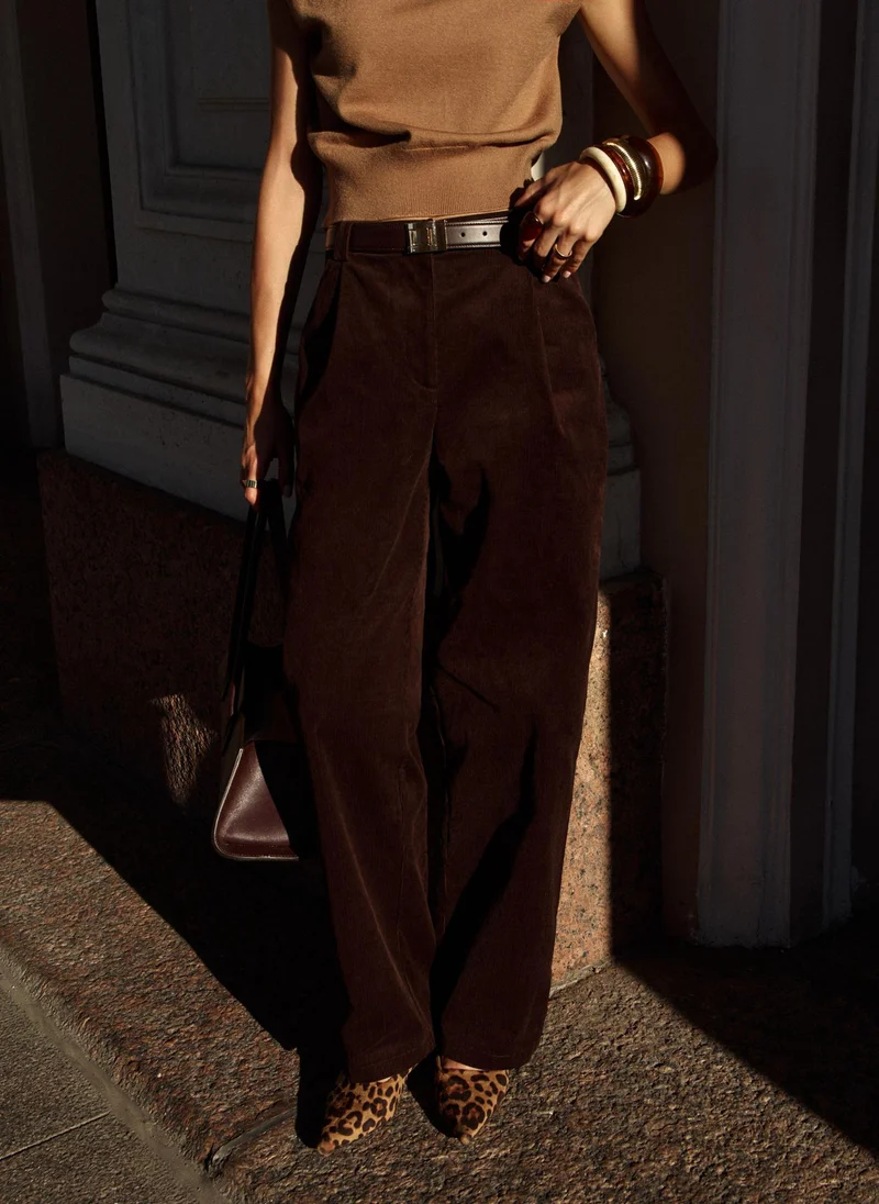 Lichi Velvet trousers with waist pleats
