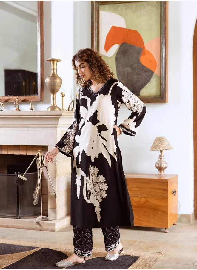 آي شين A-Line Fit Printed Pattern Round Neck Long Sleeves Black Colour Knitted Cotton Kurta Set for Women with Semi Elastic Closure - Blending Tradition with Modern Style