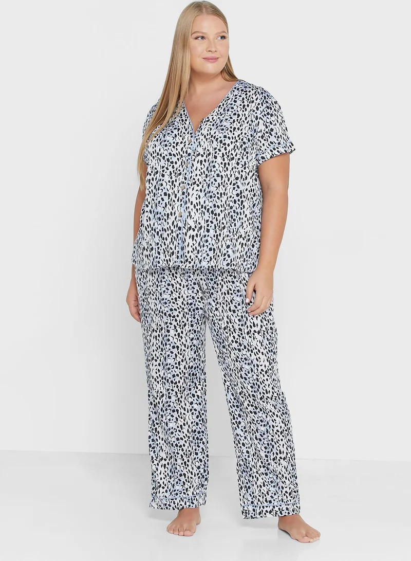 Pretty Secrets by Simply Be Collarless Top And Button Detail Pyjama Set